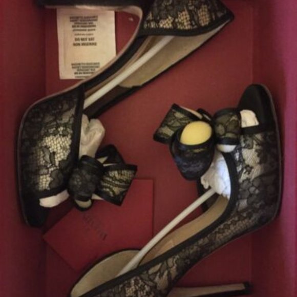 Valentino, black lace D'Orsay, open toe with bow; size 38, 4.5 inch heel. - Picture 7 of 7